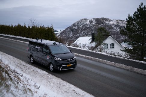 Mobility Forus inntar Bodø sentrum med to selvkjørende, helelektriske Toyota Proace. Foto: Sensible 4